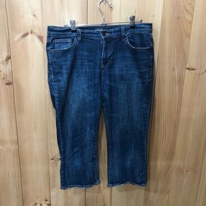 Old Navy Women’s The Flirt Capri Jeans